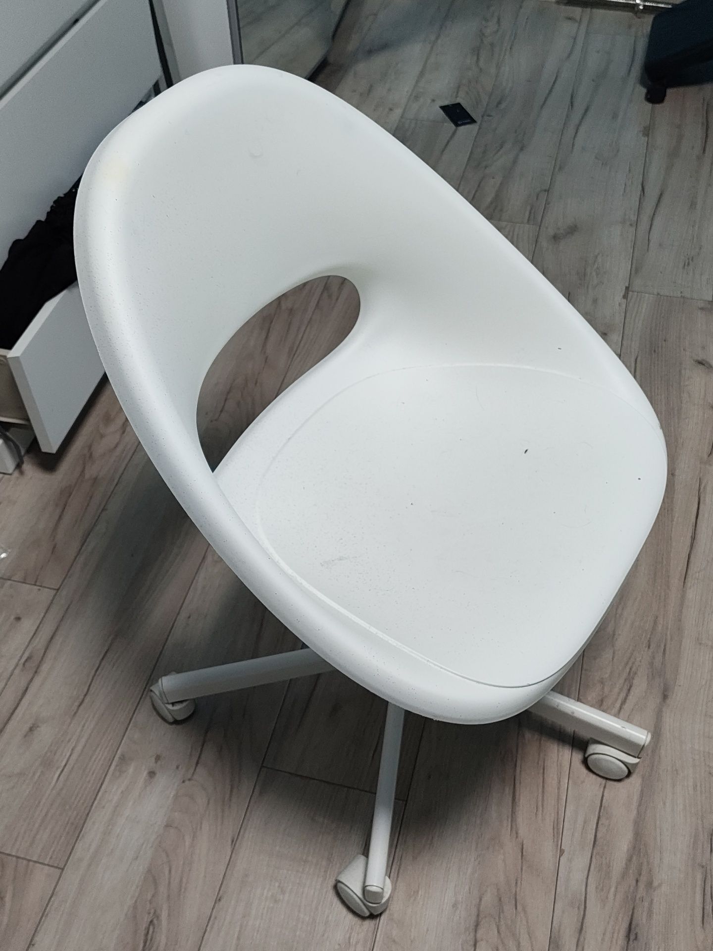 Krzesło białe ikea