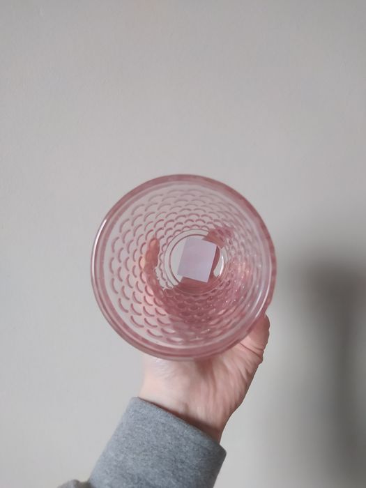 Komplet dwóch różowych szklanek ozdobnych z wypustkami, 300 ml