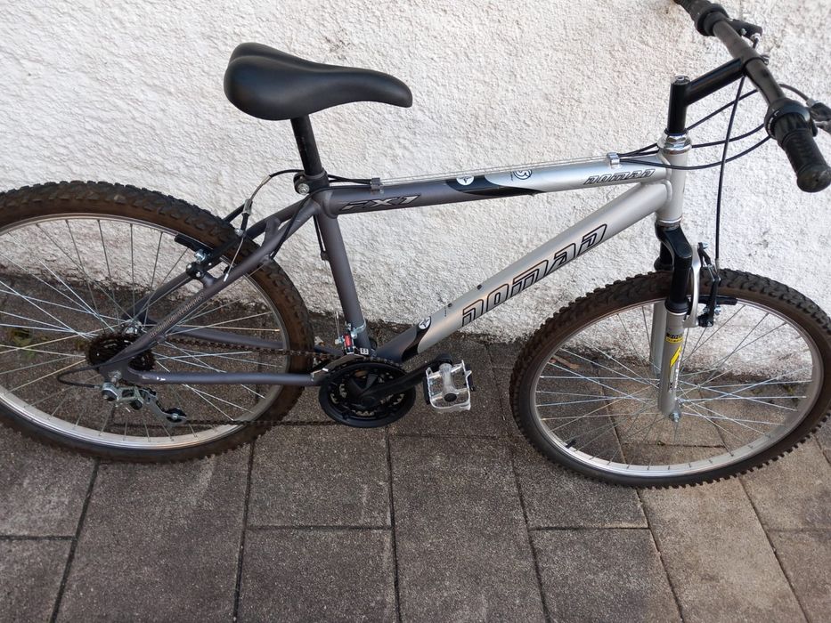 Bicicleta suspensão á frente roda 26