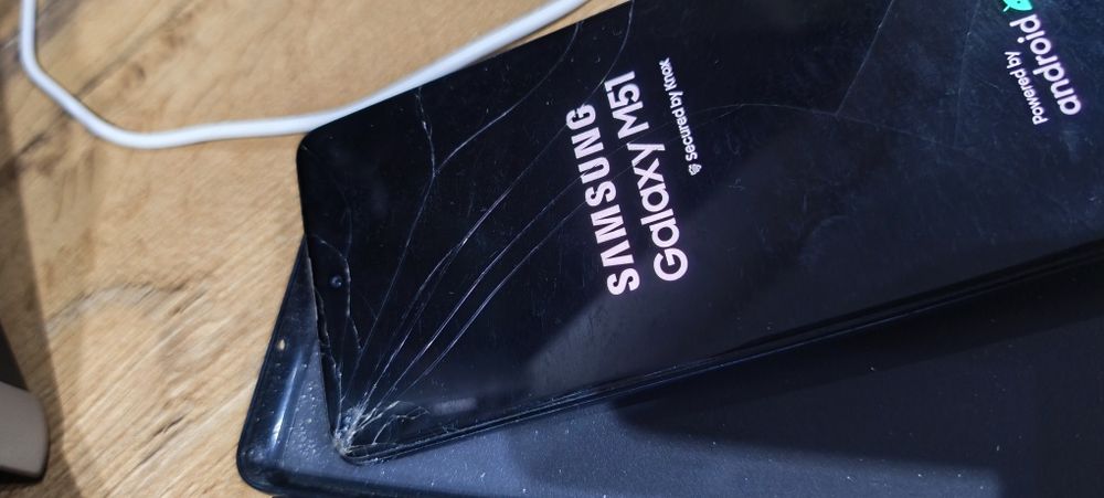 Telefon Samsung M51 popękany ekran ale wszystko działa