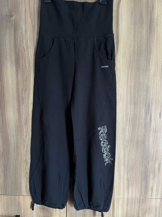 Spodnie dresowe damskie czarne Reebok modelujące bawełna 100 %