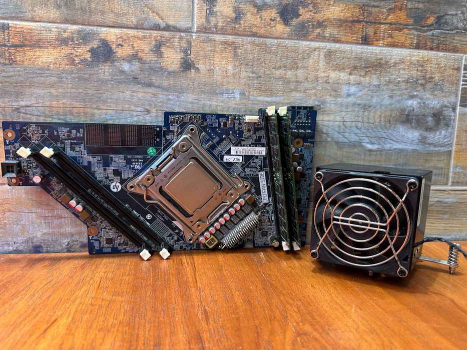 Сервер HP PCB FAB rev 1.0 s2011 /DDR3 16GB / XEON E5-1650 v1 / 72mm