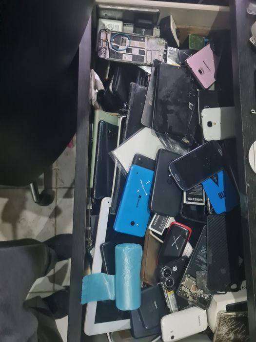 Vendo grande lote de telemóveis