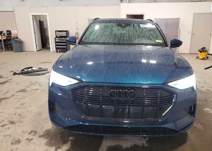 Бампер перед AUDI E-TRON 4KE ауді етрон передній