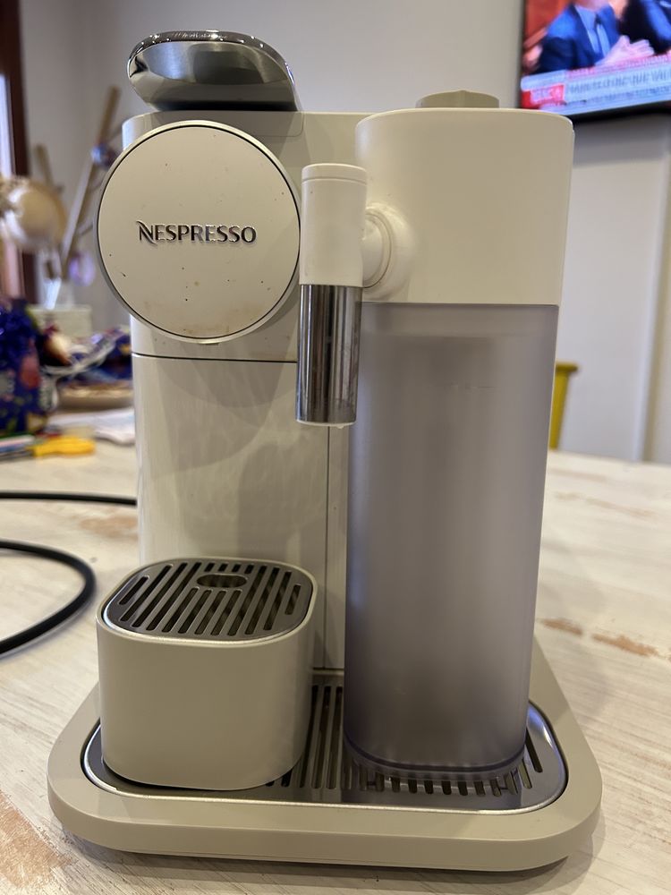 Maquina de café Nespresso Delonghi Gran Latissima