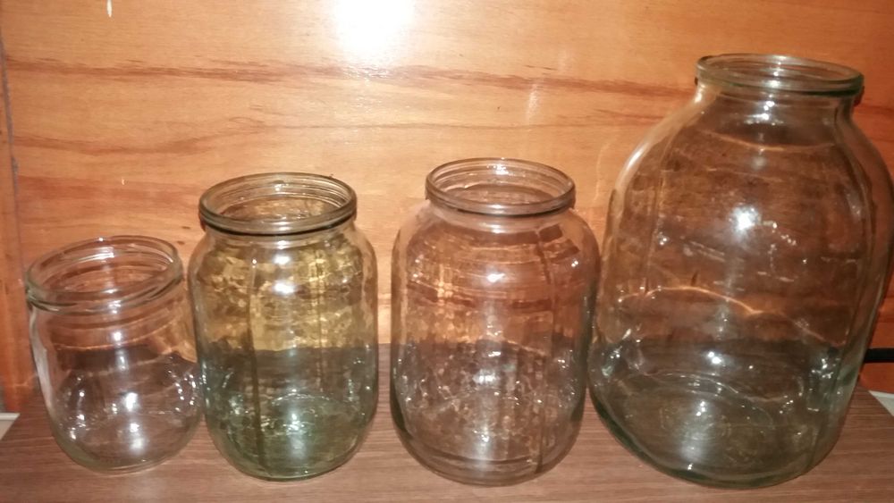 Продам стеклянные банки, алюминиевые формы для кексов и печения.
