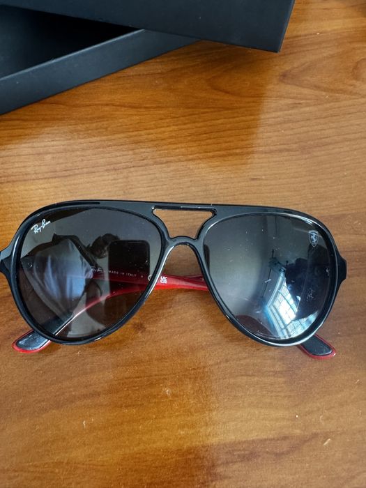 Oculos de sol ray ban ( ferrari )
