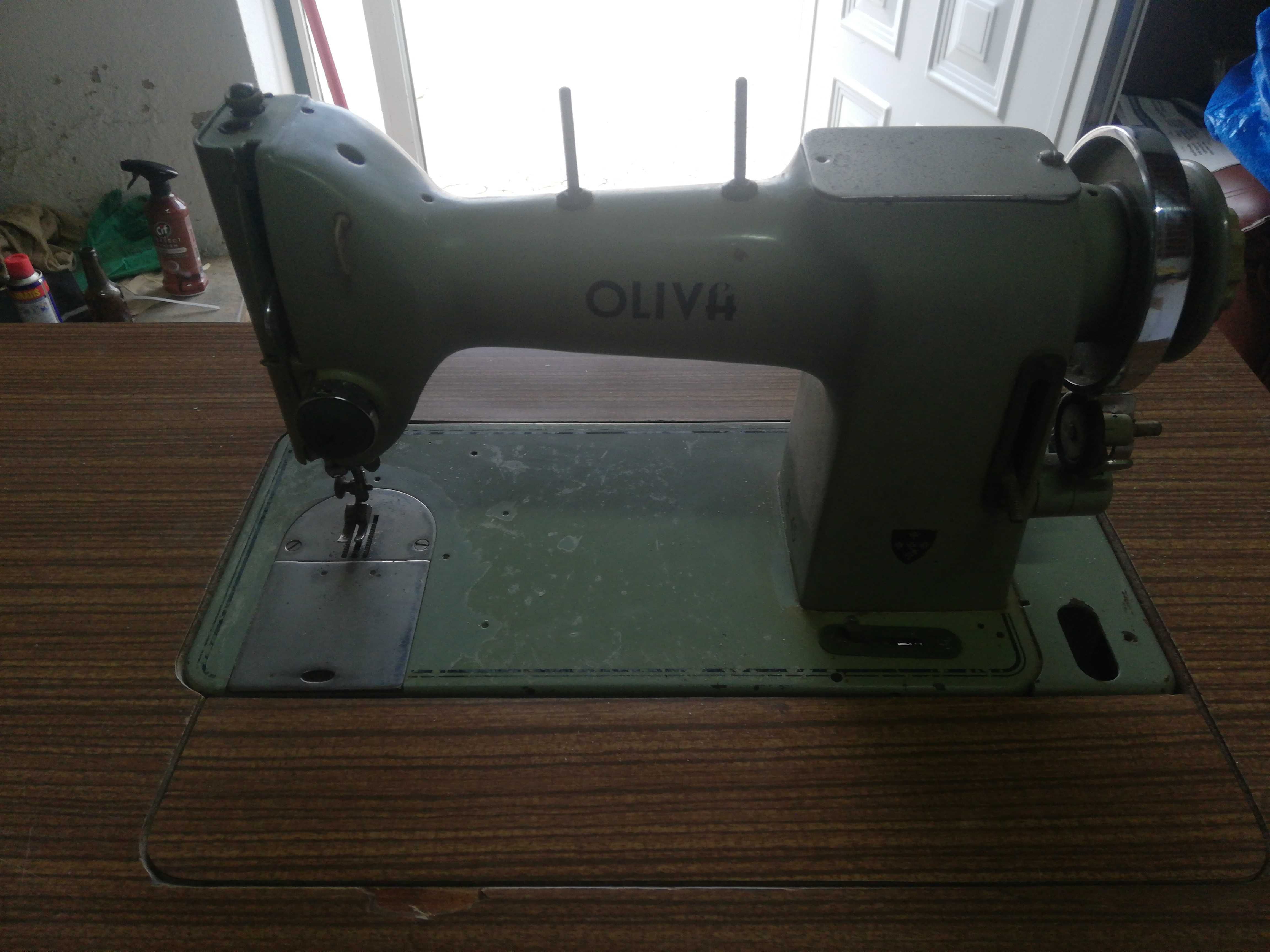 Vendo maquina costura Oliva CL45