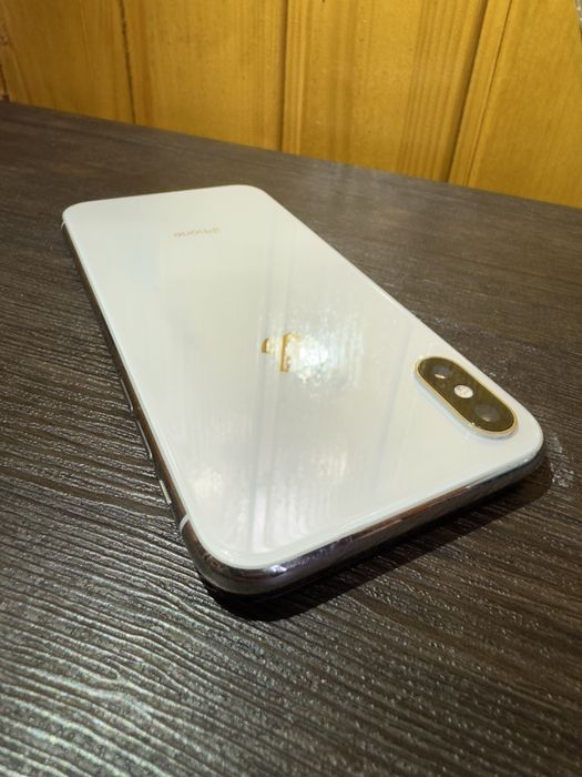 Продам айфон 10 на64 гига