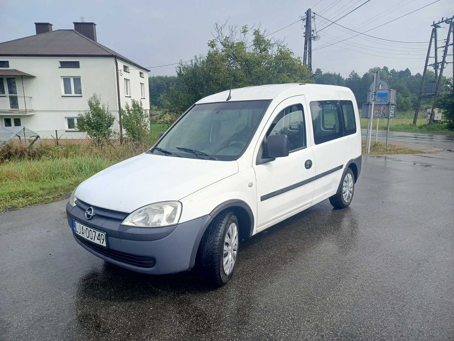 Sprzedam Opel  Combo rok 2010 bez rdzy  do jazdy Klima