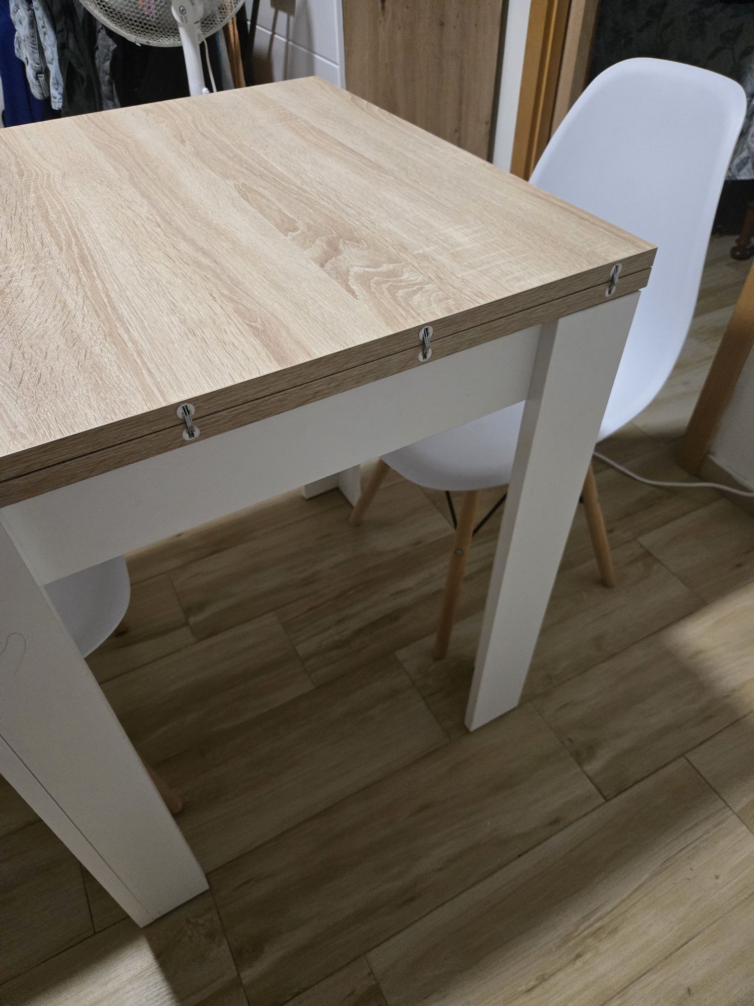 Mesa extensível e 2 cadeiras