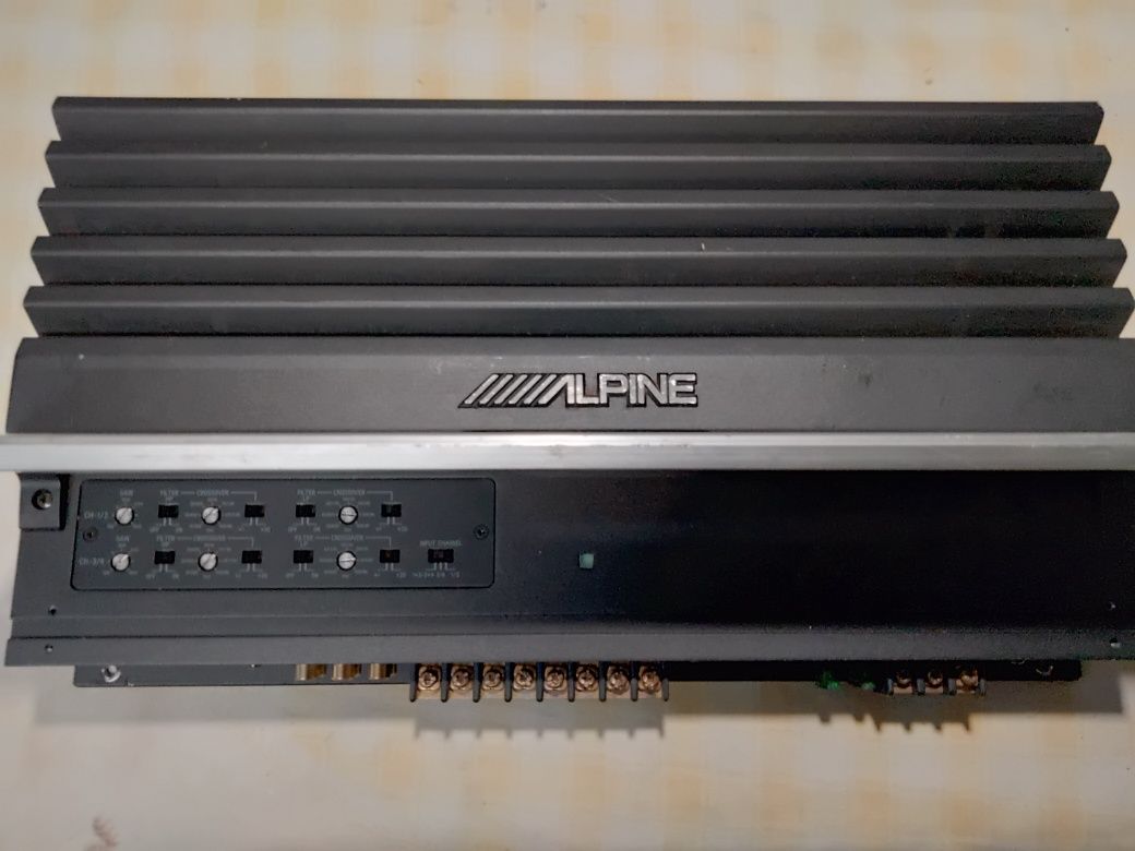 Amplificador Alpine auto