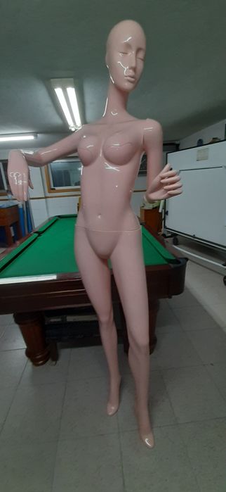 Dois manequins femininos