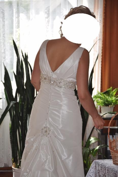 suknia ślubna z tafty