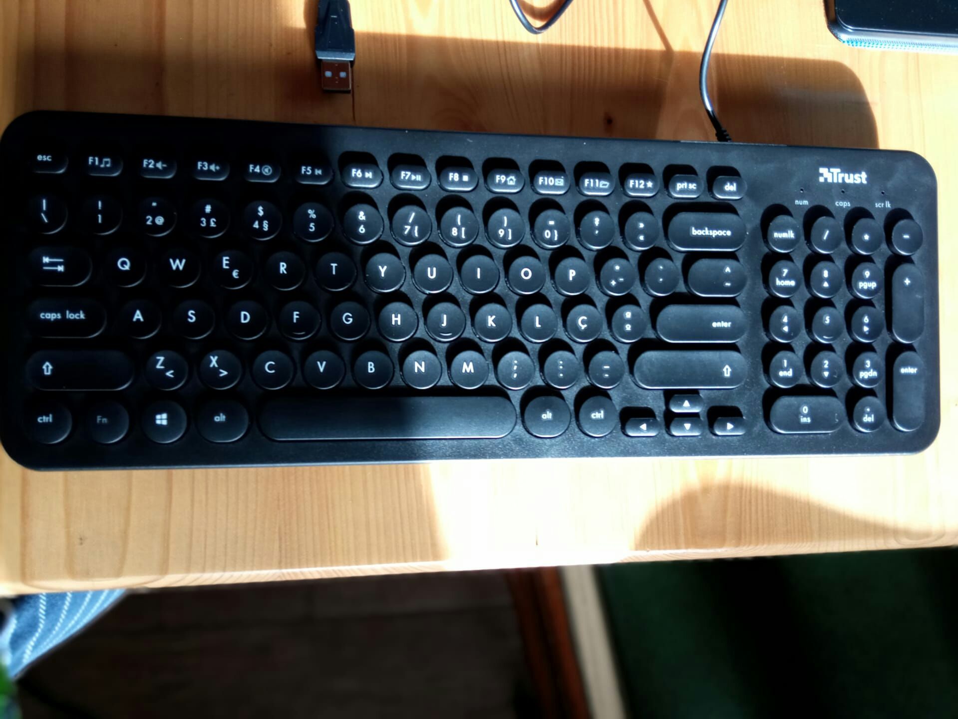 Teclado Trust: com teclas redondas