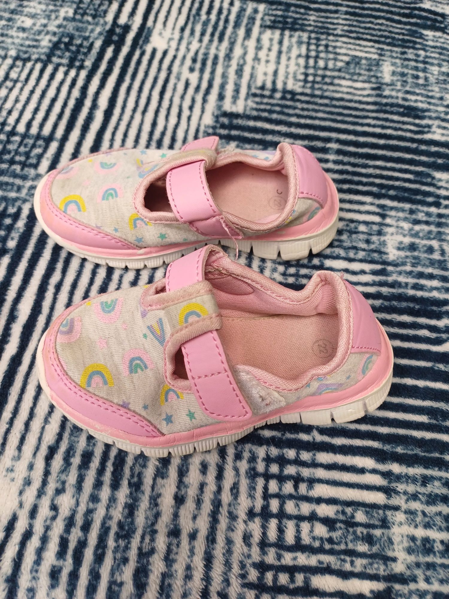 Adidaski dla dziewczynki.