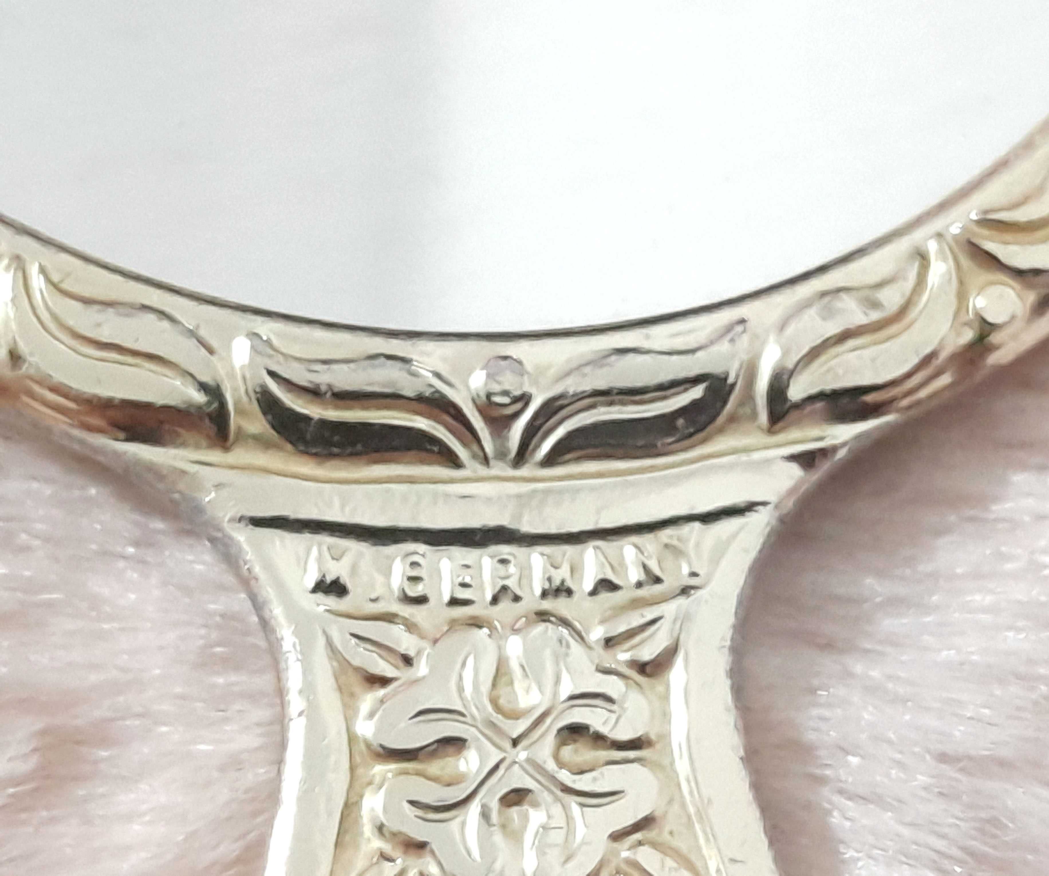 Antigo Espelho de mão miniatura dourado com motivos florais (Raro)