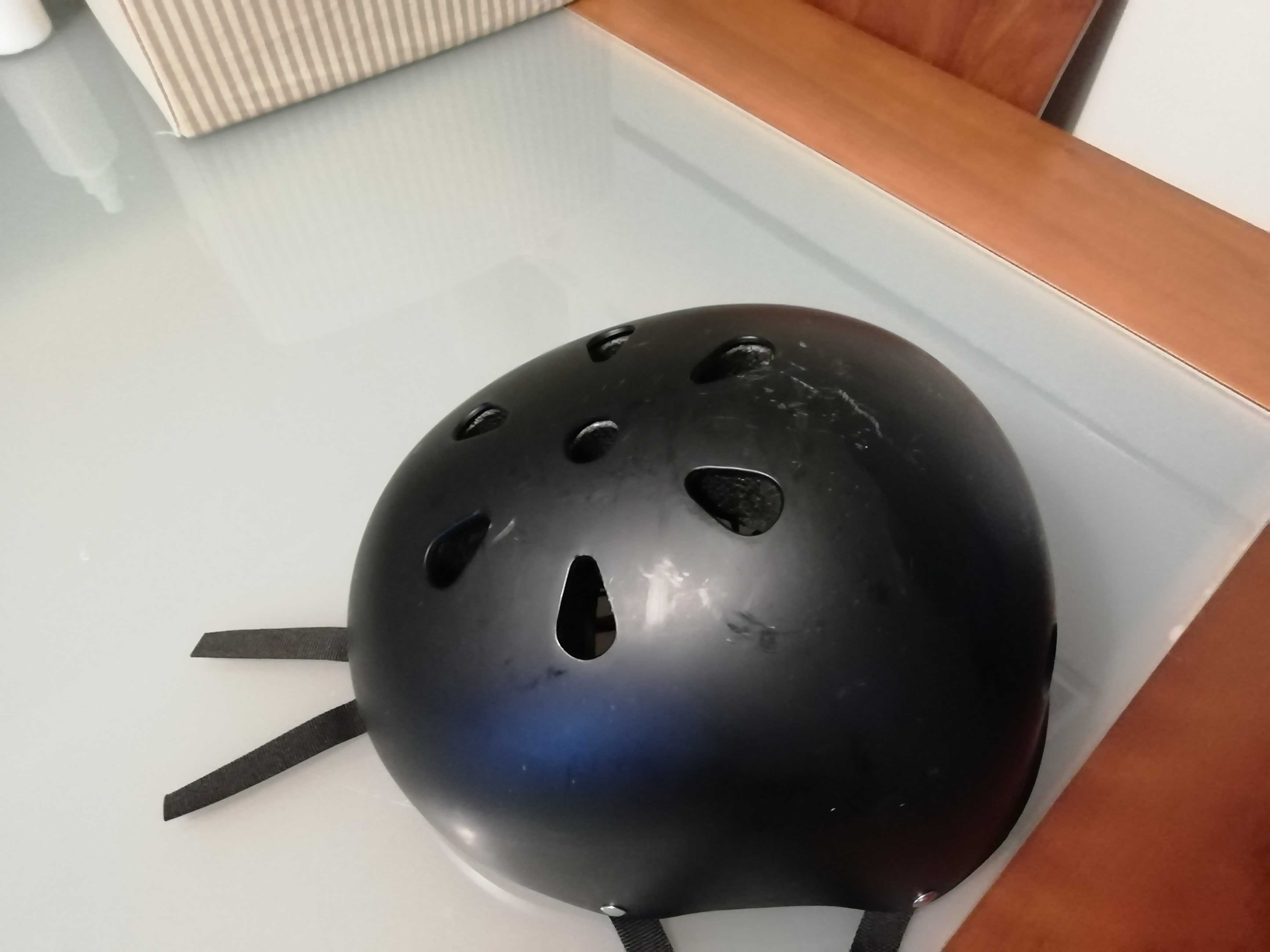 Capacete Bicicleta Skate Patins	- Usado - Em muito bom estado*!