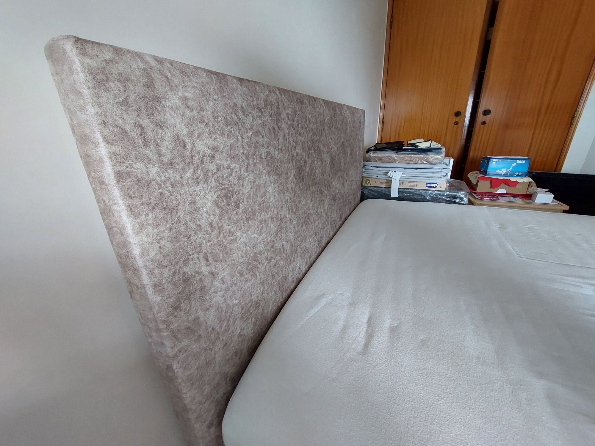 Cama-sommier com Arrumação + Cabeceira