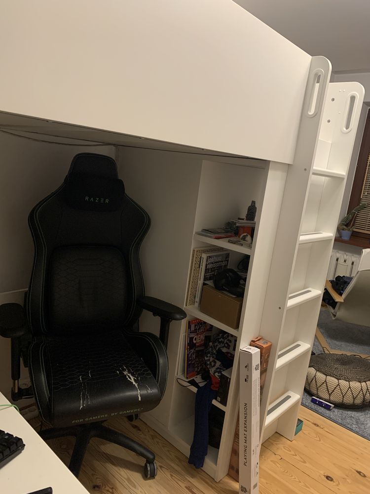Łóżko na antresoli z biurkiem i szafą IKEA