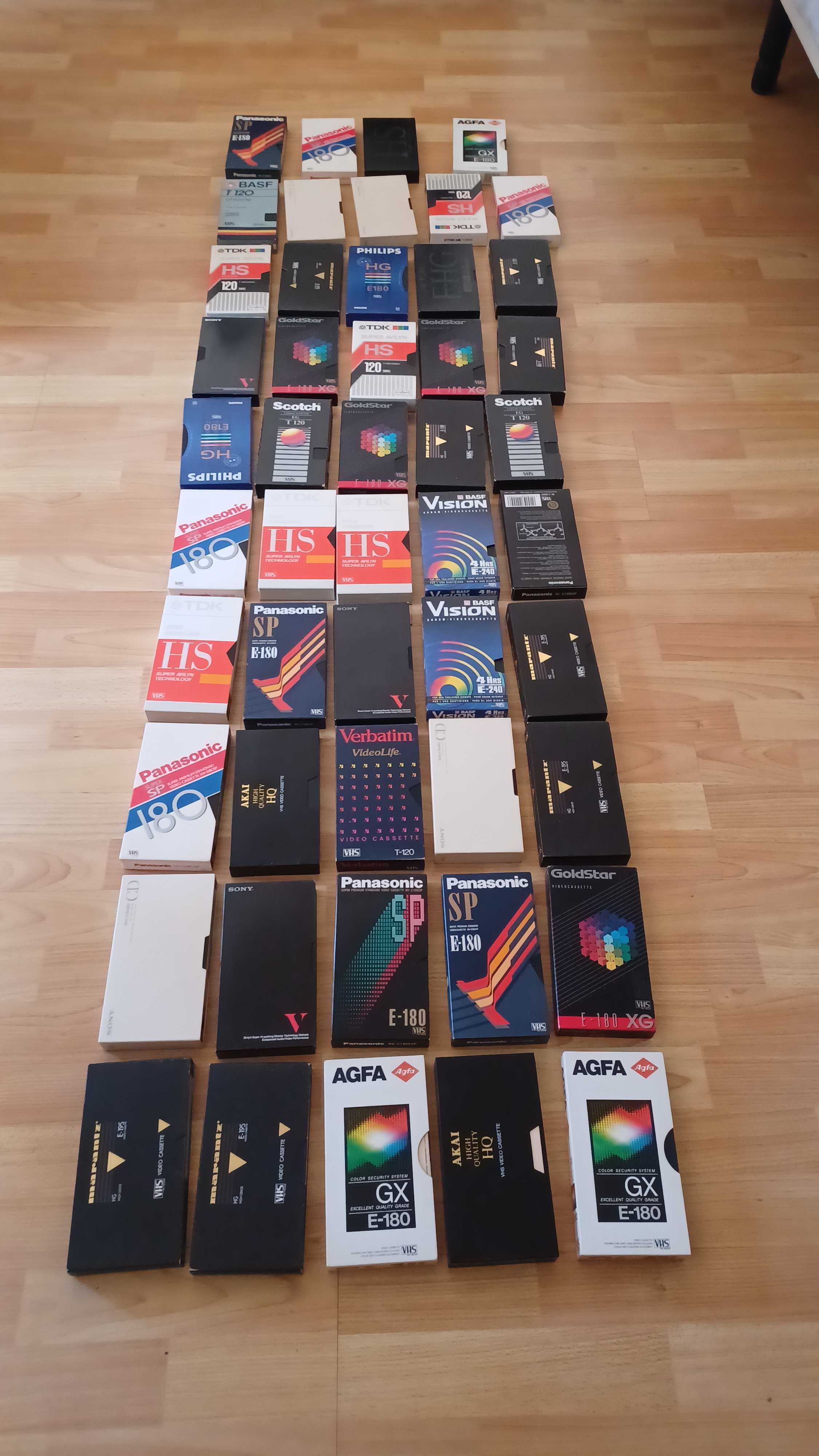Tenho 49  cassetes VHS para  venda  bom preco