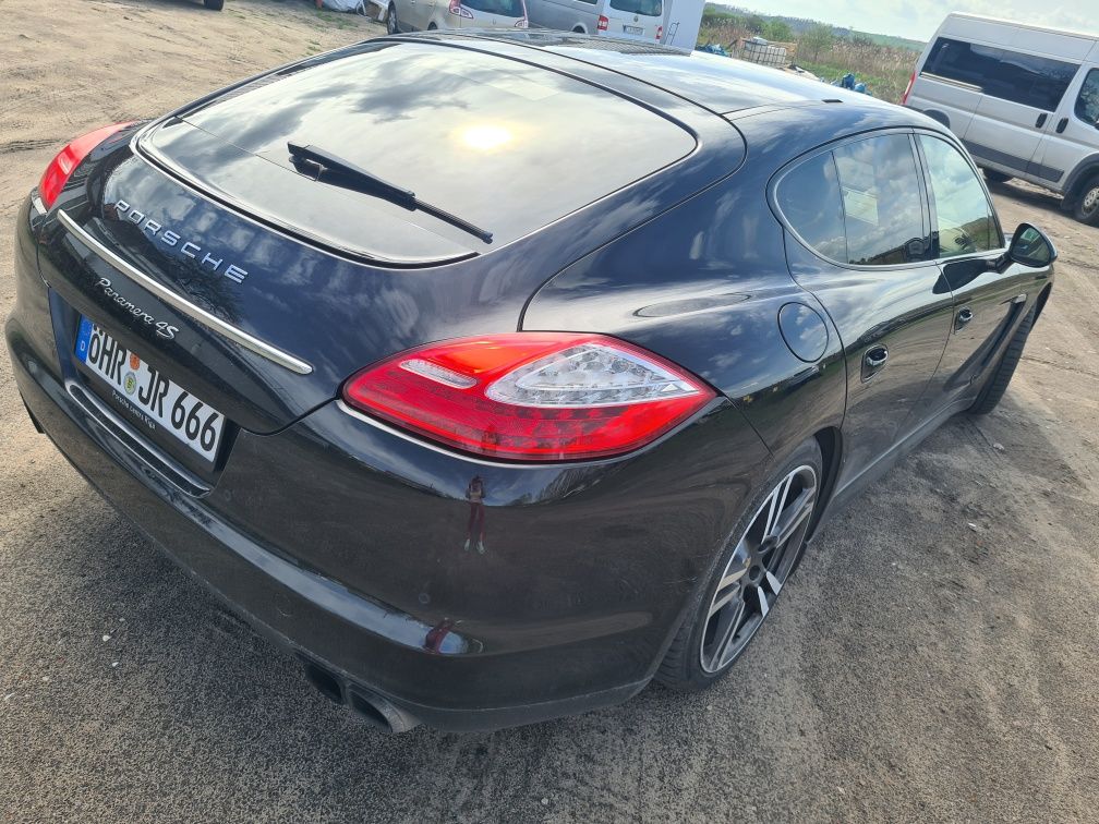 Porsche Panamera 4S