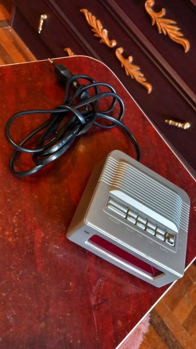 Електрогодинник- будильник .