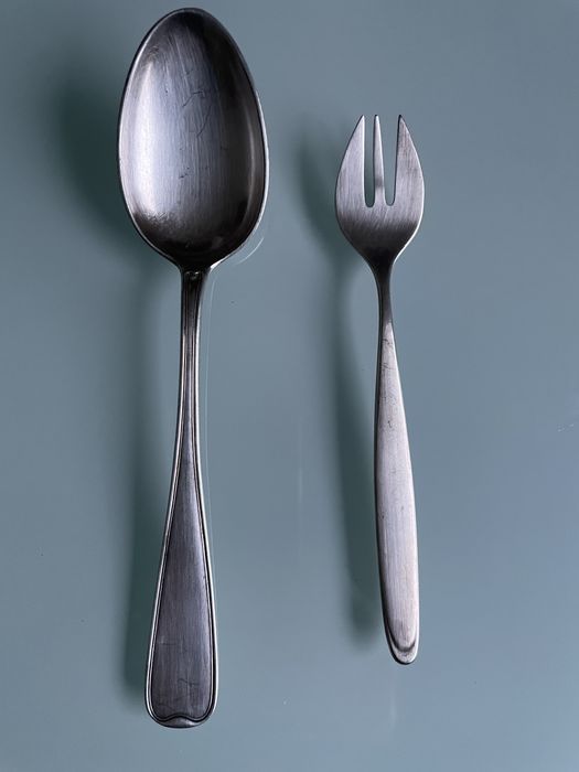 Posrebrzane łyżka i widelczyk.