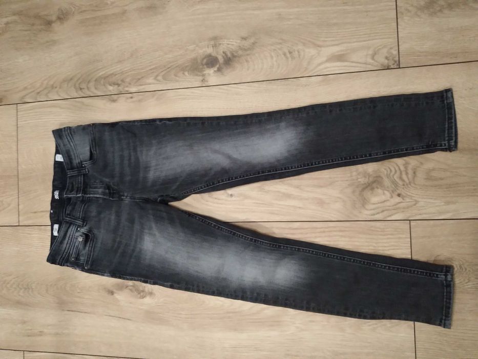 Spodnie rozm. 146 dla chłopca