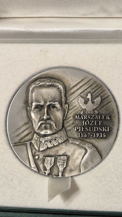 Medal Piłsudski 90 Lat  CBW  1919 - 2009 w etui