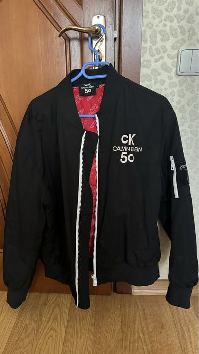 бомбер Calvin Klein, розмір M жіночий, оверсайз