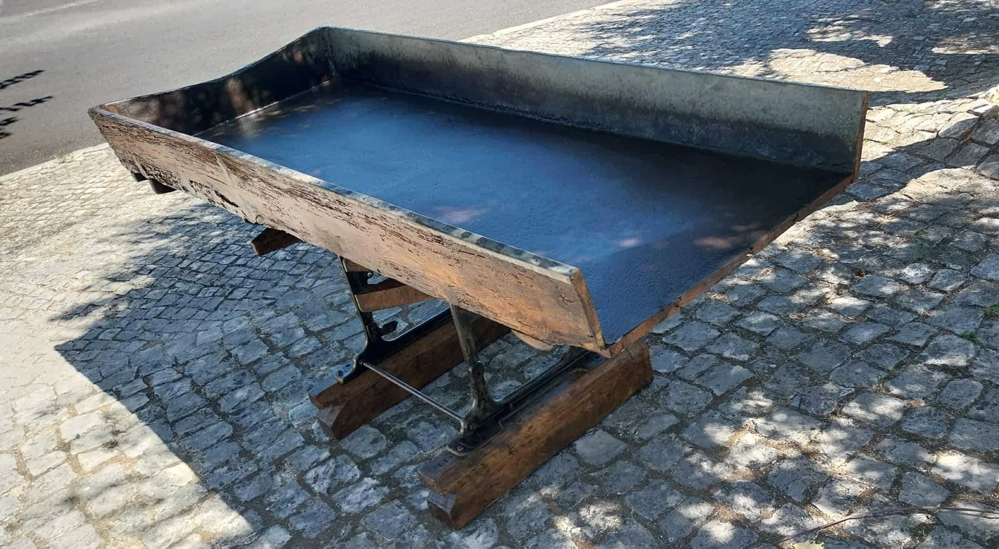 Antiga Mesa de Salão (levando respetivo Vidro) em Ambientes Rústicos?