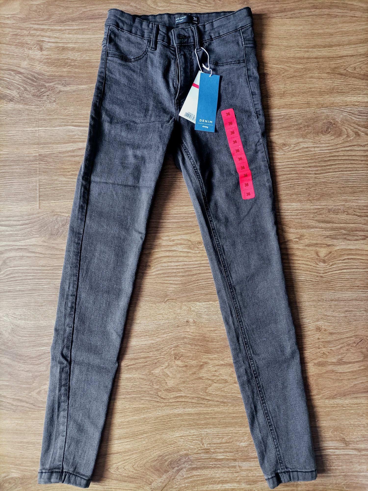 Spodnie, jeansy Sinsay. Mid waist skinny. R. S/36. Nowe