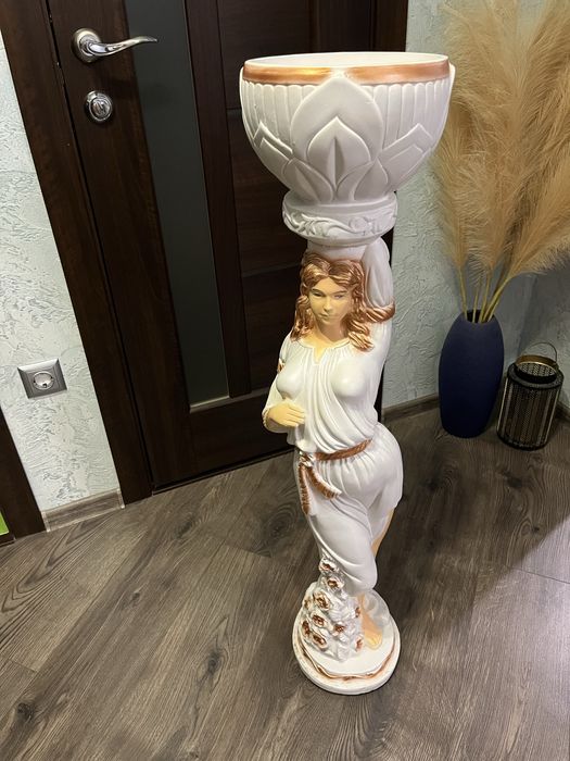 Декоративна підставка для квітів.