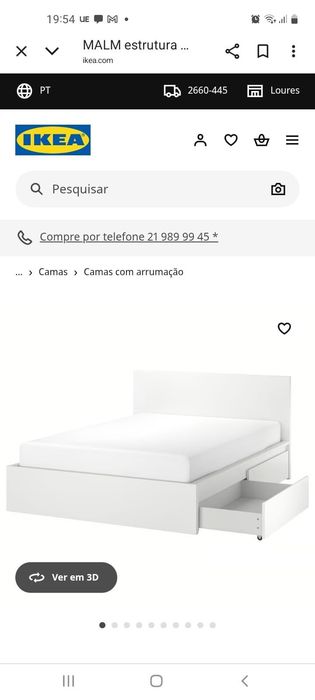 Cama e mesa de cabeceira