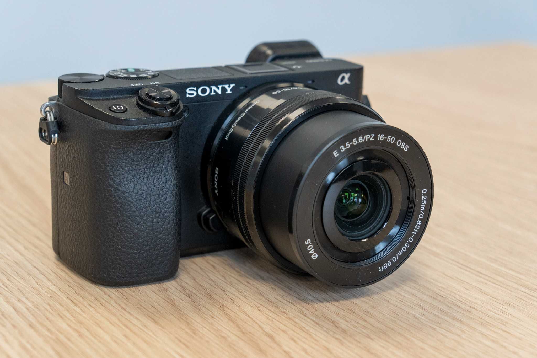 Sony A6400 wraz z dodatkami.