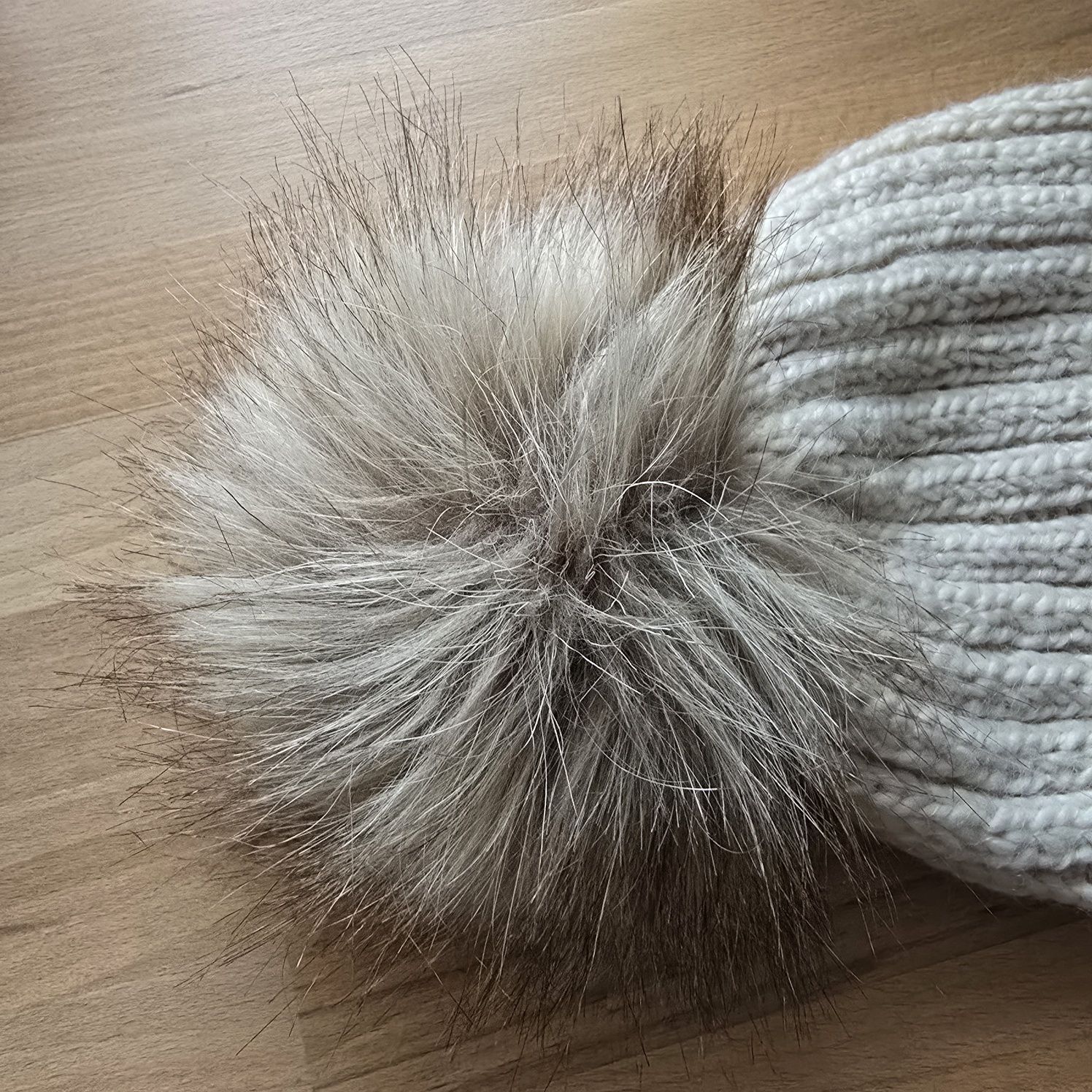 Czapka z bąblem HM wełna beżowa wool nude