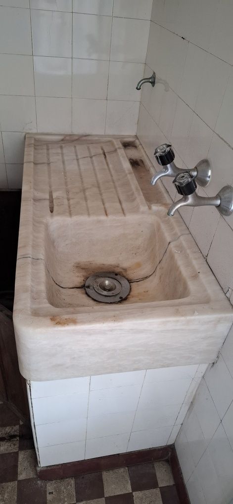 Lavatório em mármore