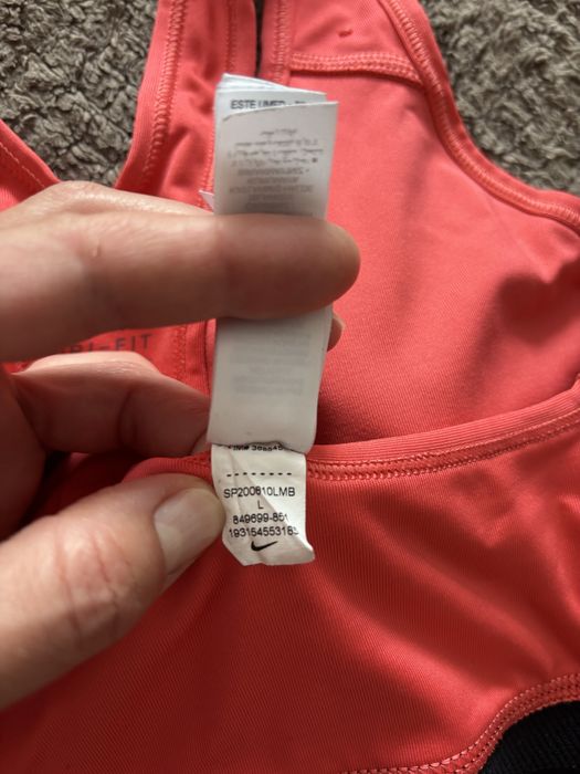 Спортивний топ Nike