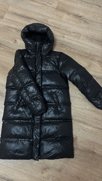 Пуховик жіночий від бренду insydde