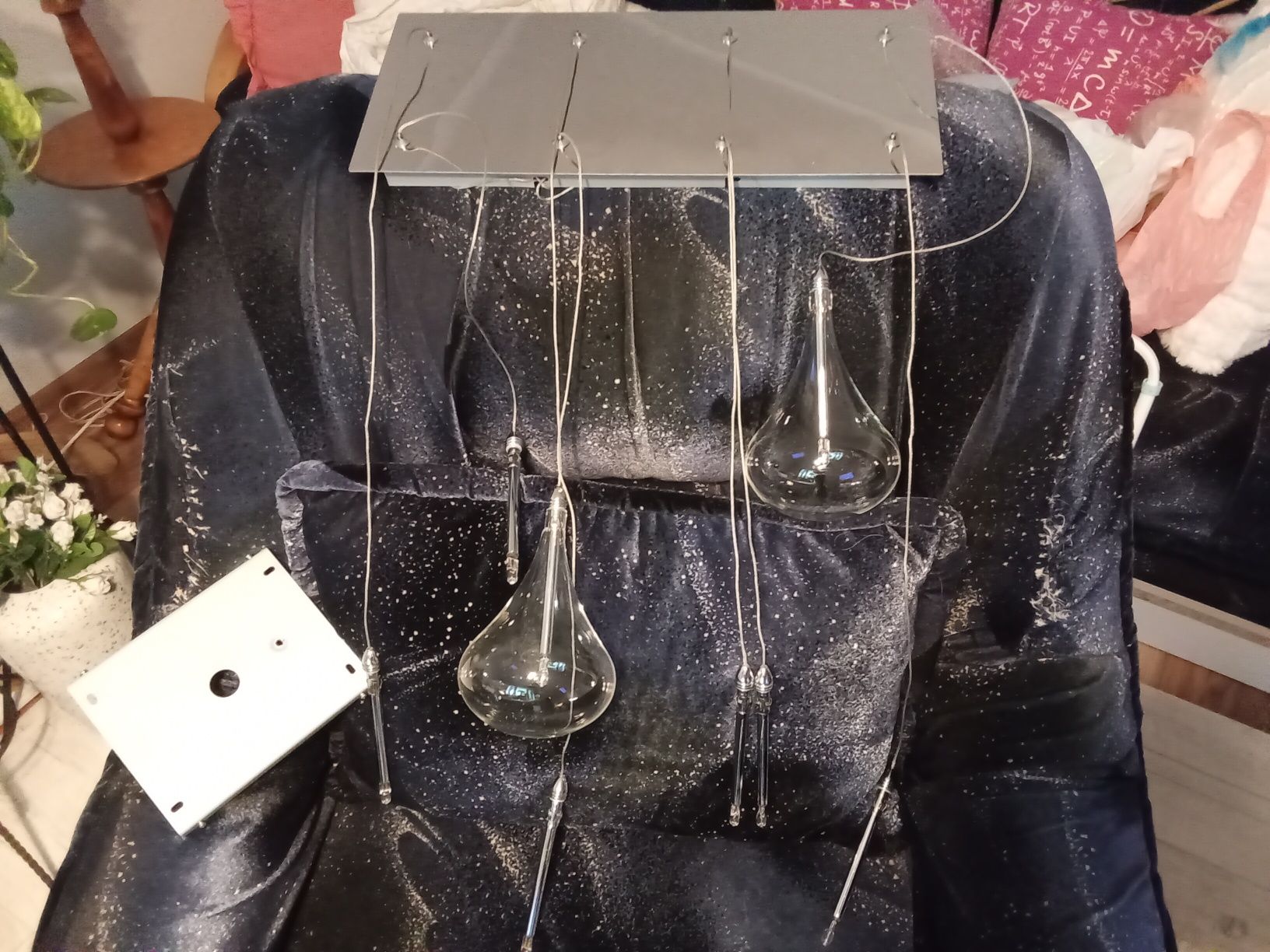 Lampa wisząca do salonu.