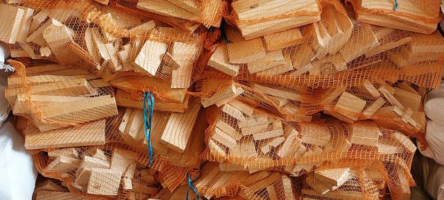 drewno opałowe rozpałkowe workowane