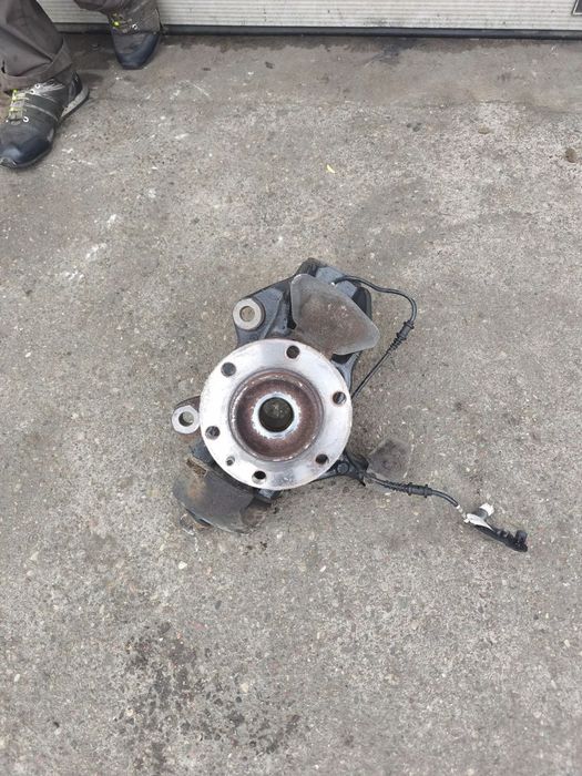 Zwrotnica piasta lewa przód Mercedes-Benz Sprinter w910 a9103320000 przód napęd