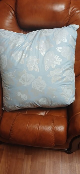 Продам подушку новую на пуху