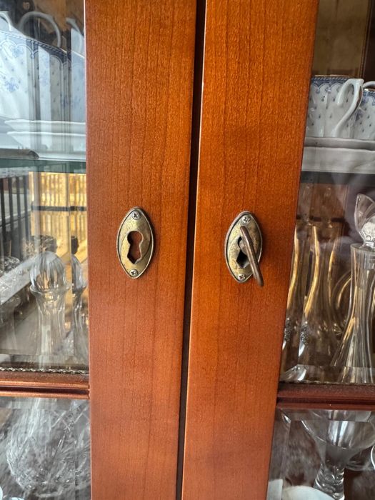 Armário Cerejeira Madeira Maciça + Vidro