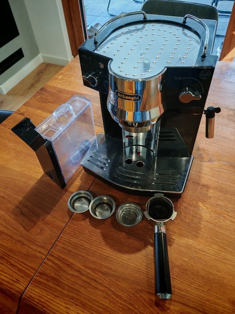 Ekspres De Longhi EC820.B