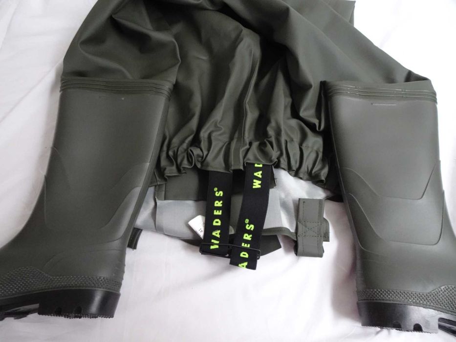 Nowe spodniobuty wodery wędkarskie 41 Waders oliwkowy szelki pudełko