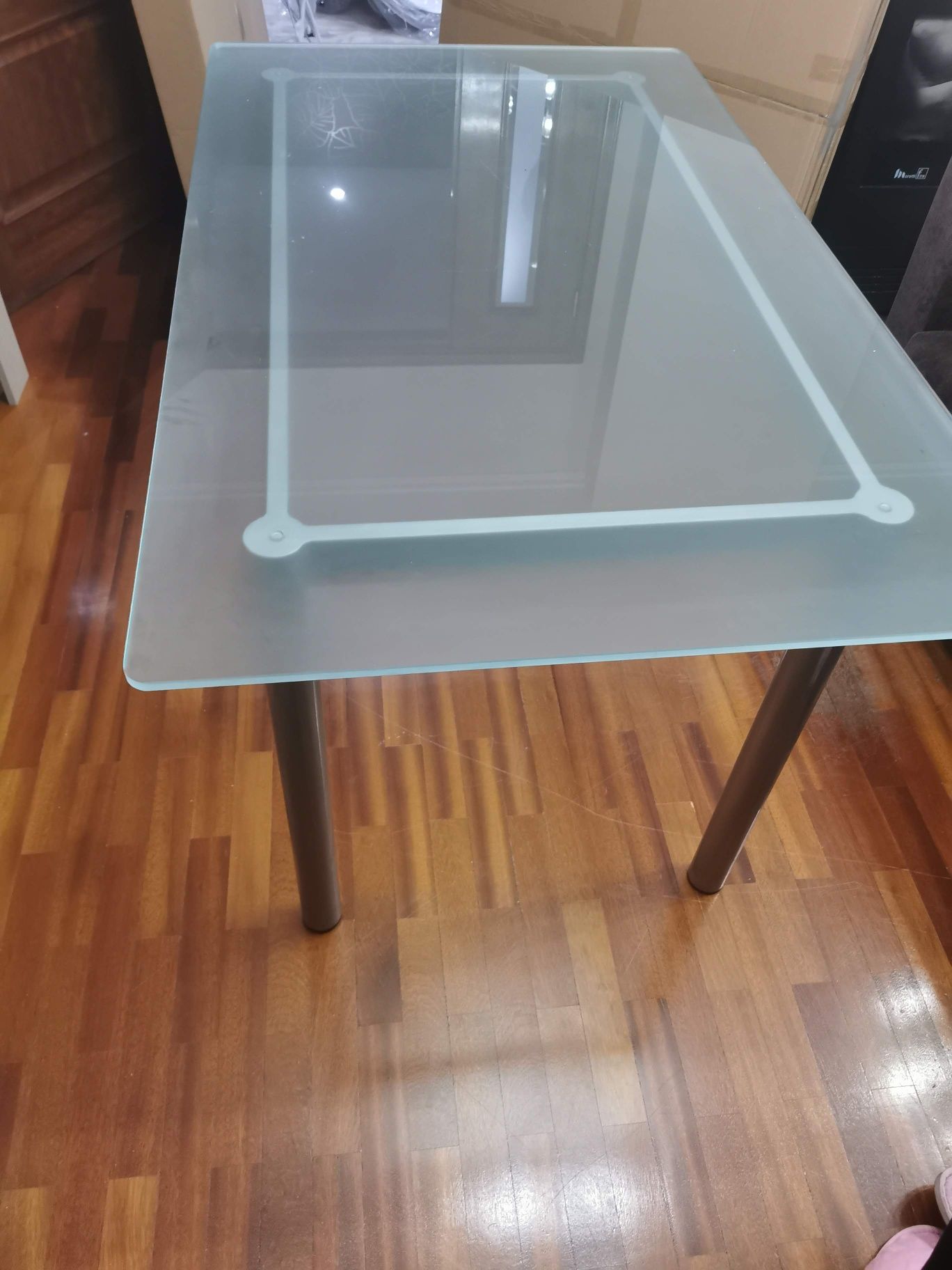 Mesa em vidro 85€