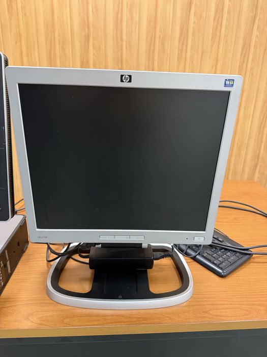 Computadores/ monitores e teclados usados