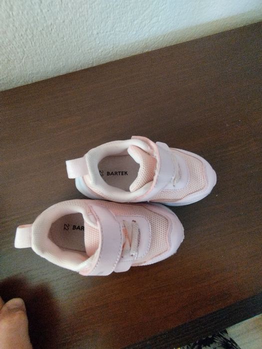 Adidasy dla dziewczynki Bartek rozmiar 22 jak nowe